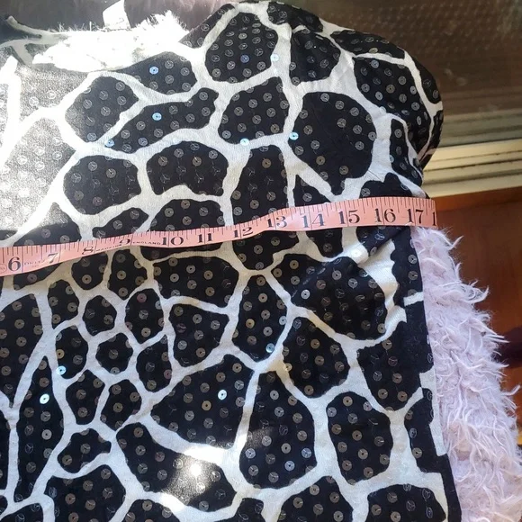 Chic Black and White Animal Print Top - Picture 5 of 7